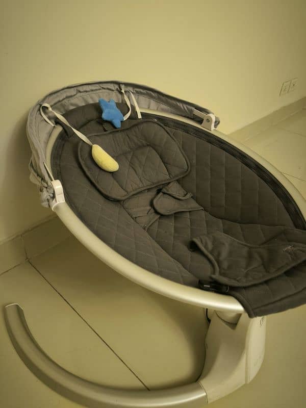 Mothercare 3 in 1 bassinet / Baby swing 2