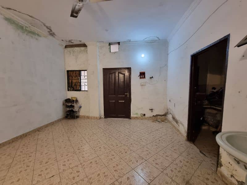 Flat / Room at Qartaba Chowk (Near Metro/Speedo & Banks)Prime Location 3