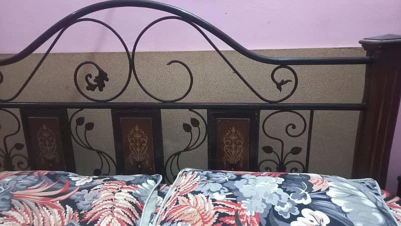 Iron king bed set with matress. 1