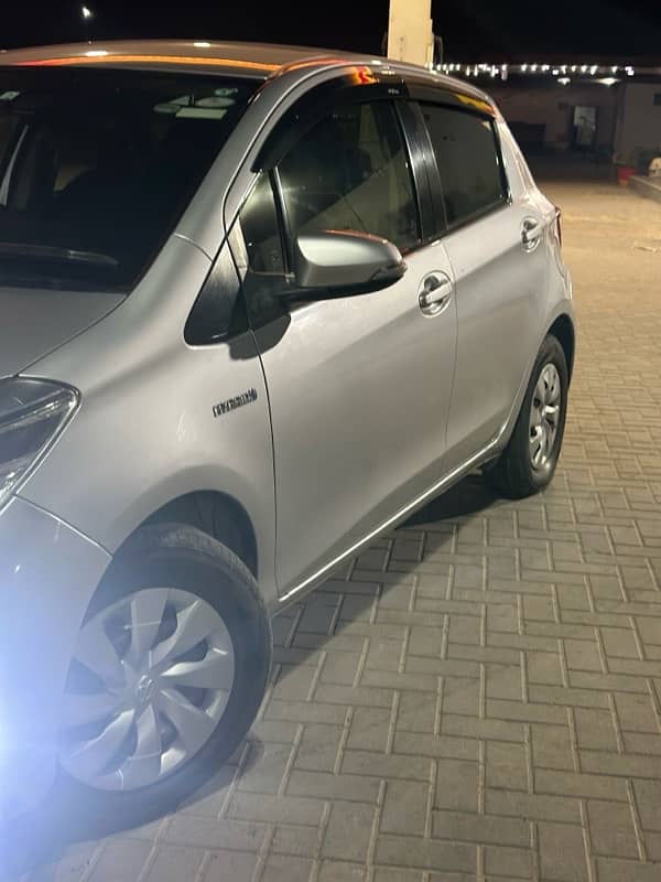 Toyota Vitz 2017 5