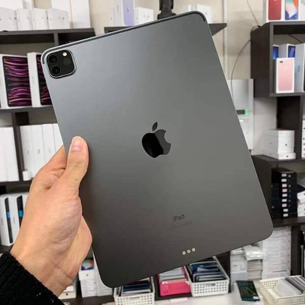 iPad Pro M1 chip 256 GB-0325-1220069 contact my WhatsApp 3