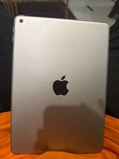 ipad 5 genratiom hai 10/10 condition hai box nhi hai 123 gb bilkul new