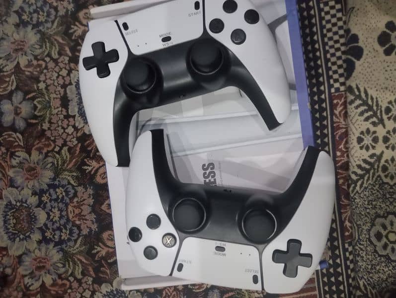 new 1 week useable gamepad this gamepad have 35,000 games in it 2