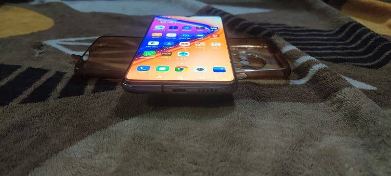 OnePlus 7t , One Plus 7t  8/128 lush condition Dual sim PTA approved. 4