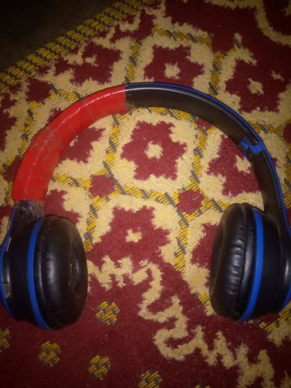 head phone p47 h all ok h B's ek side ka clip nekal gya tah 2