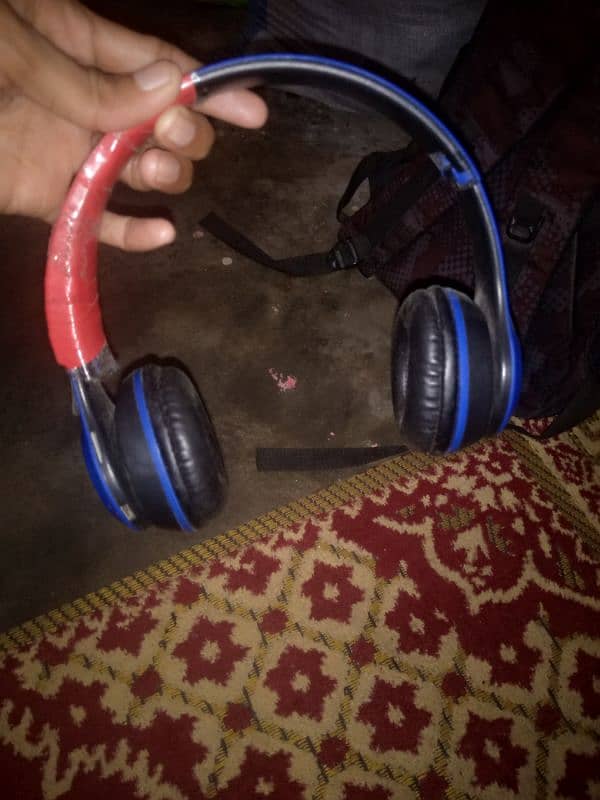 head phone p47 h all ok h B's ek side ka clip nekal gya tah 3