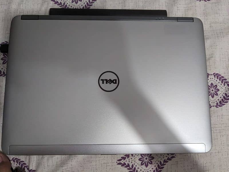 Core i7 4th generation 8GB RAM 500gb hard disc 128 GB SSD 2GB graphics 3