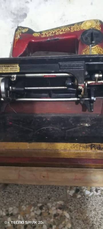 sewing machine medium condition for sale urgent 1