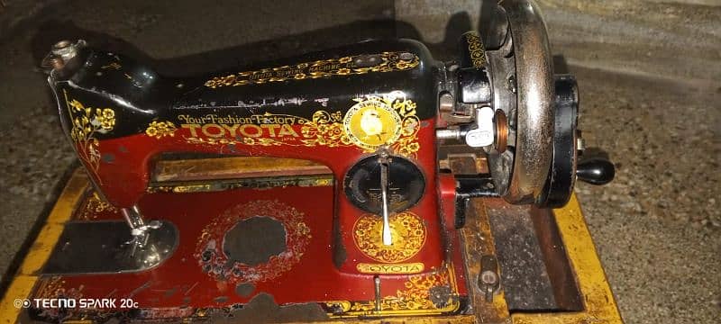 sewing machine medium condition for sale urgent 5