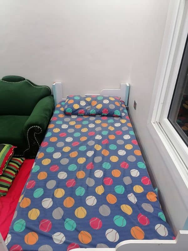 a single bed with mattress 1