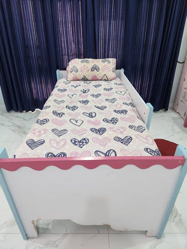 a single bed with mattress 3