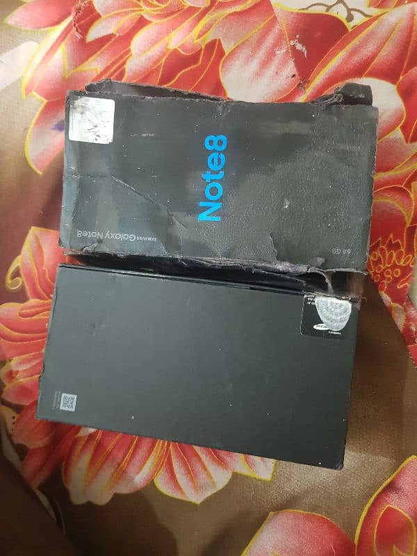 Samsung Galaxy Note 8 . box sath hai  only sale 4