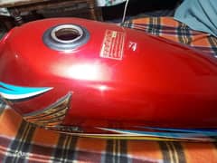 125 Fuel Tank & Side Covers 0