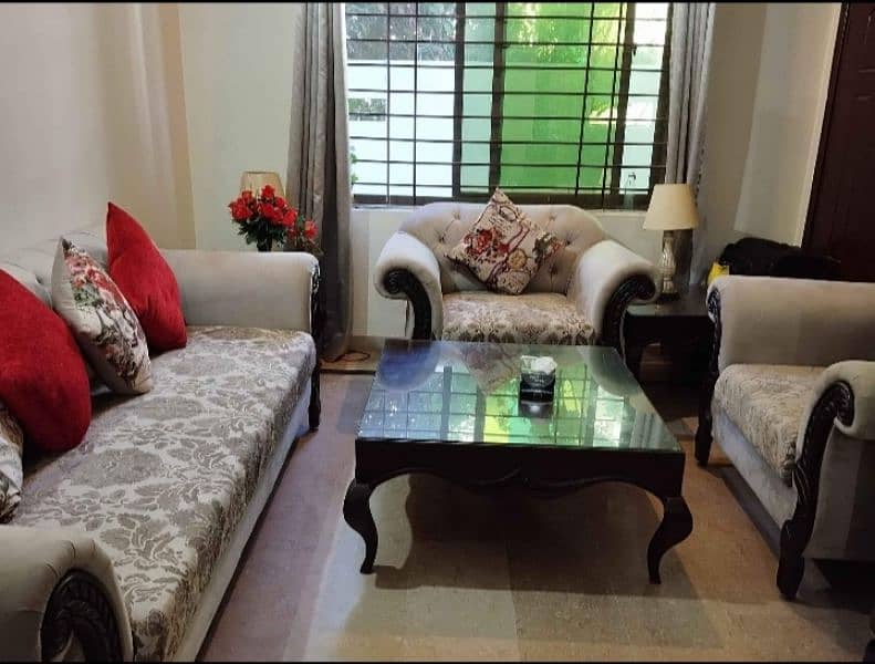 Five seater sofa + Table Cushions 1