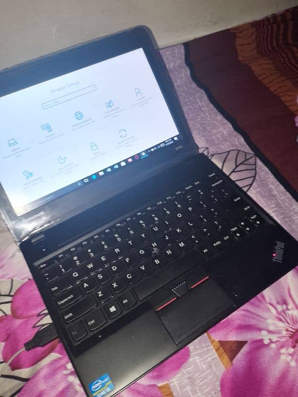 Lenovo ThinkPad Model X131e 9