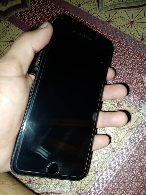 iphone 7plus 32 gb pta approved condition used like good lla model 5