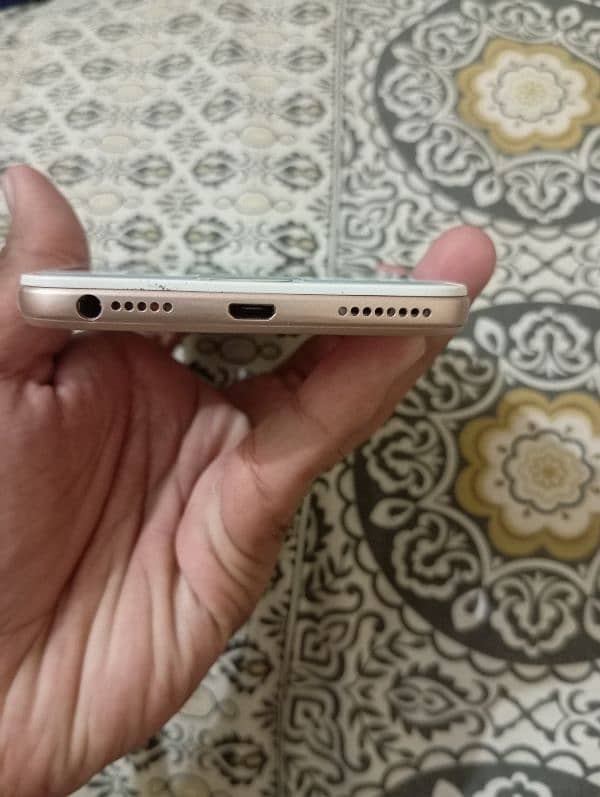 OPPO F1s 3