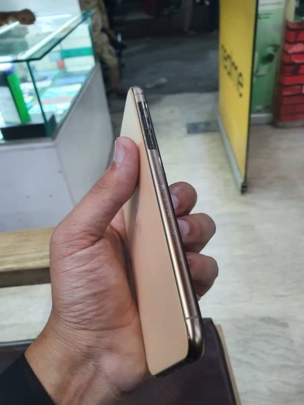 i phone 11 pro max PTA 3