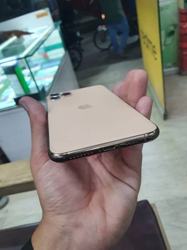 i phone 11 pro max PTA 5