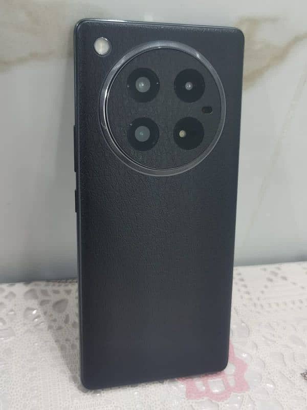 infinix zero 40 pro black color only 5 days used exchange only I phone 1