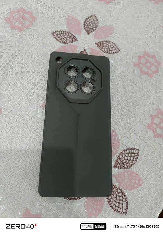 infinix zero 40 pro black color only 5 days used exchange only I phone 2