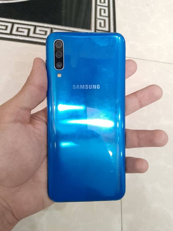 Samsung A50 with box 2