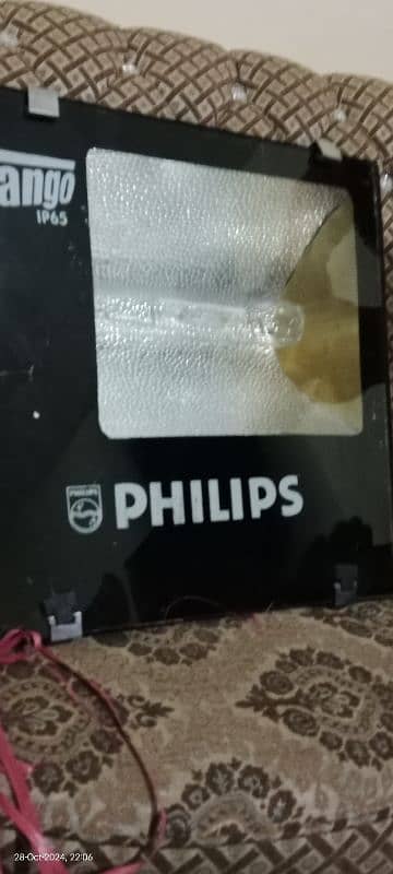 PHILLIPS Two LIGHTS  IP 65 For sale urgent. 1 light price 10 thousand 3