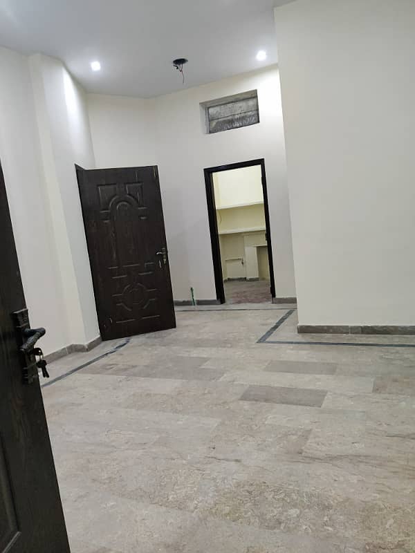 IQBAL TOWN 10 MARLA UPPER PORTION URGENT FOR RENT IN PRIME LOCATION 1