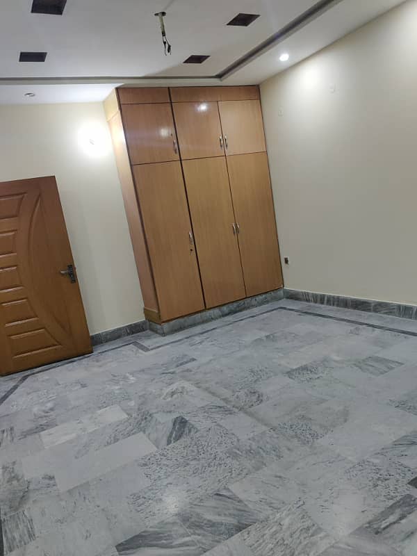 IQBAL TOWN 10 MARLA UPPER PORTION URGENT FOR RENT IN PRIME LOCATION 7