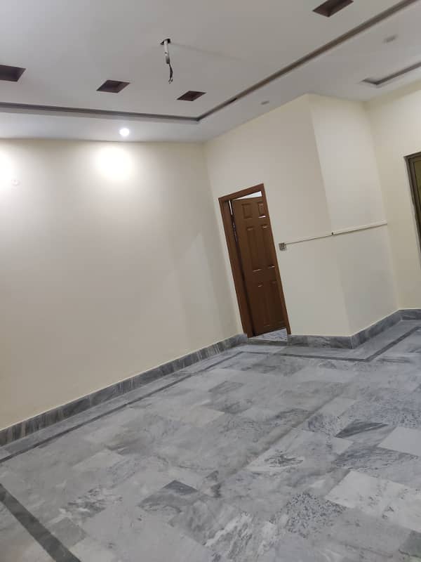 IQBAL TOWN 10 MARLA UPPER PORTION URGENT FOR RENT IN PRIME LOCATION 8