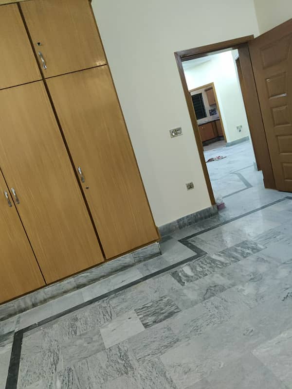 IQBAL TOWN 10 MARLA UPPER PORTION URGENT FOR RENT IN PRIME LOCATION 9