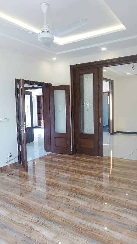 10 Marla House For Sale In Paragon City Lahore 6