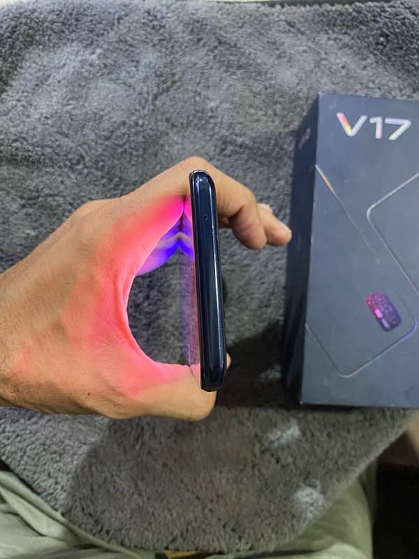 vivo v17 4