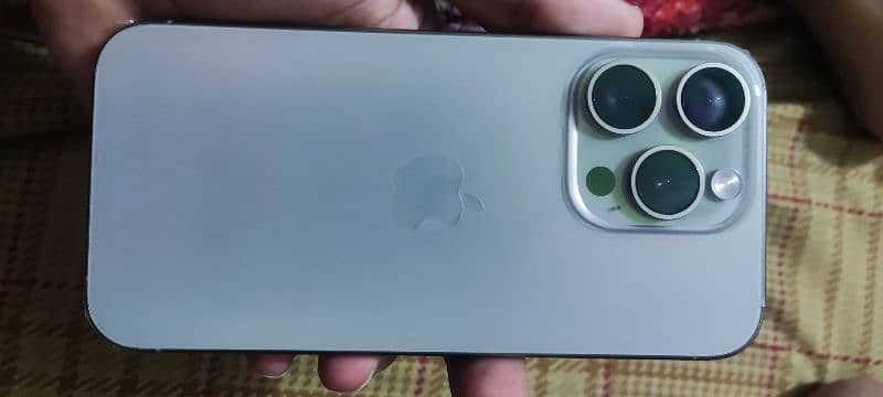 iphone 15 Pro jv Natural titanium 1