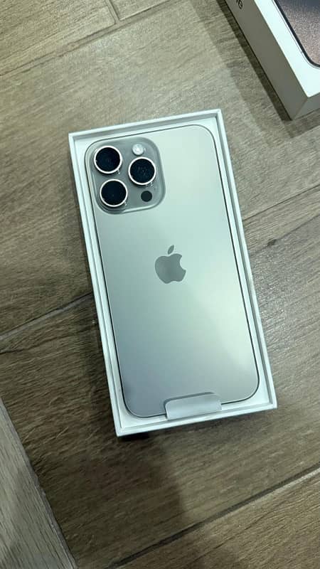 Iphone 15pro Max 256 GB, PTA Approved, LLA, Natural titanium 3