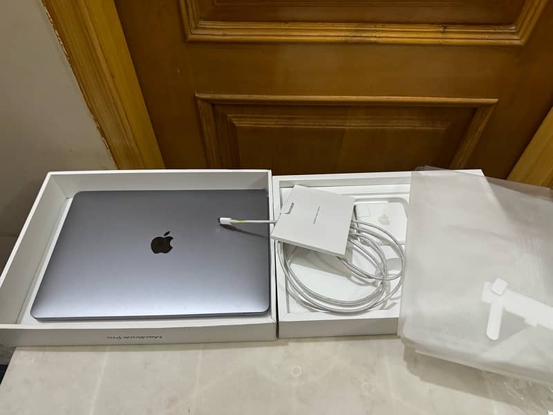 MACBOOK PRO 2020 M1 8