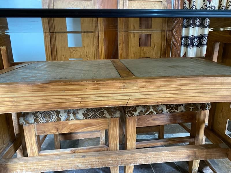 Dinning table (6 seater) 7