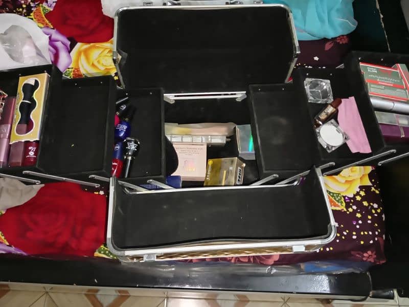 beauty box/makeup organizer 2