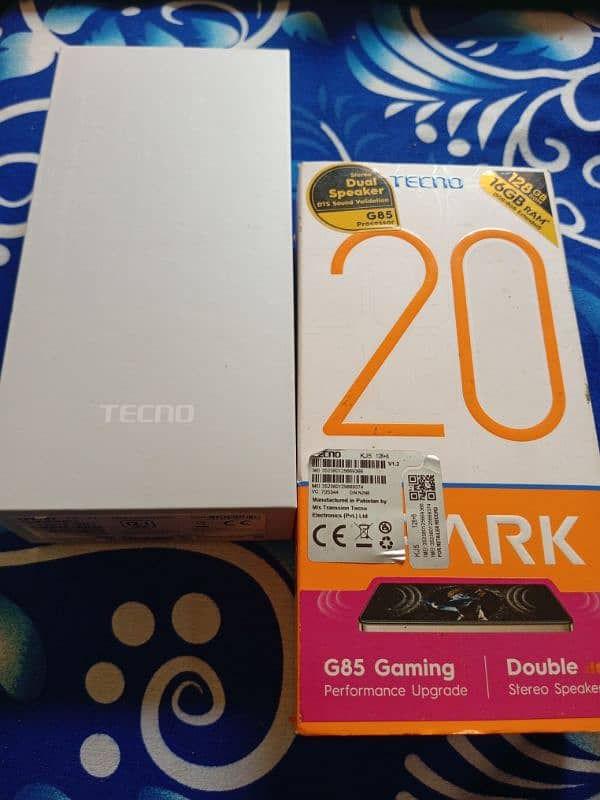 New Beautiful Techno Spark 20 Neon Golden Color 256 Gb Ram 8+8 Gb rom 6