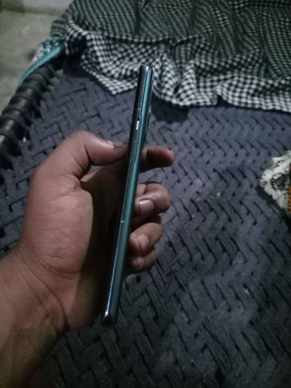 one plus 9pro 12gb 256gb all okay koy masla nhi ha salfon ma 5