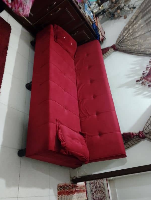 I'm selling my new sofa combad 2