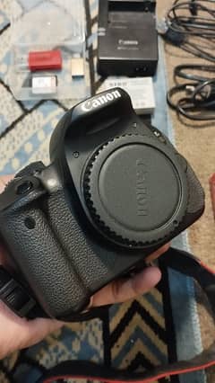 Canon EOS 700D with 18-55mm STM Lens - Excellent Condition (9.5/10)