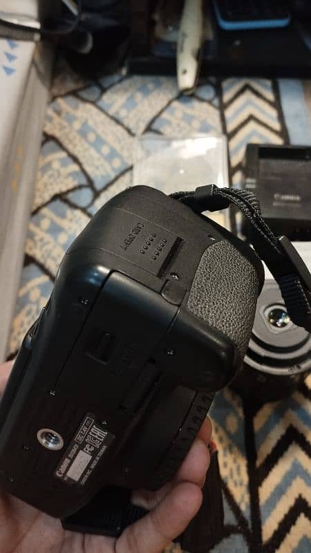 Canon EOS 700D with 18-55mm STM Lens - Excellent Condition (9.5/10) 2