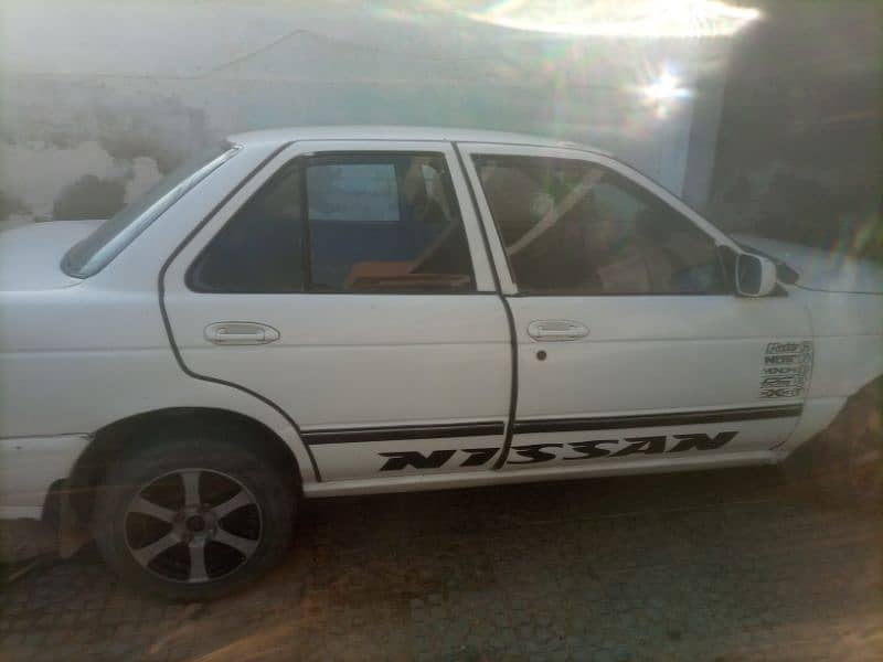 Nissan Sunny 1993 3