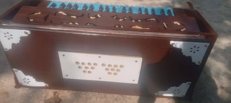 Indian harmonium 0