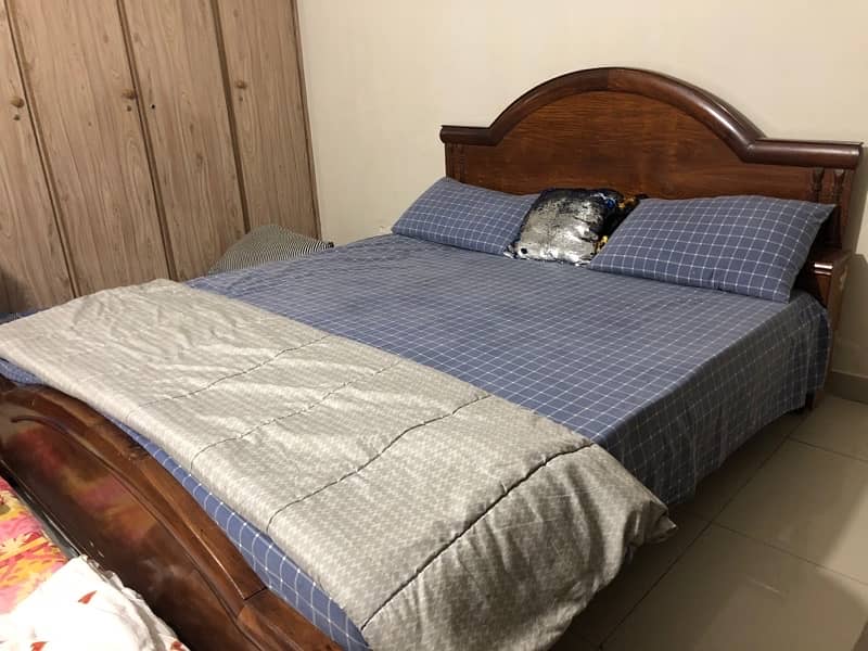 King size wooden bed 1