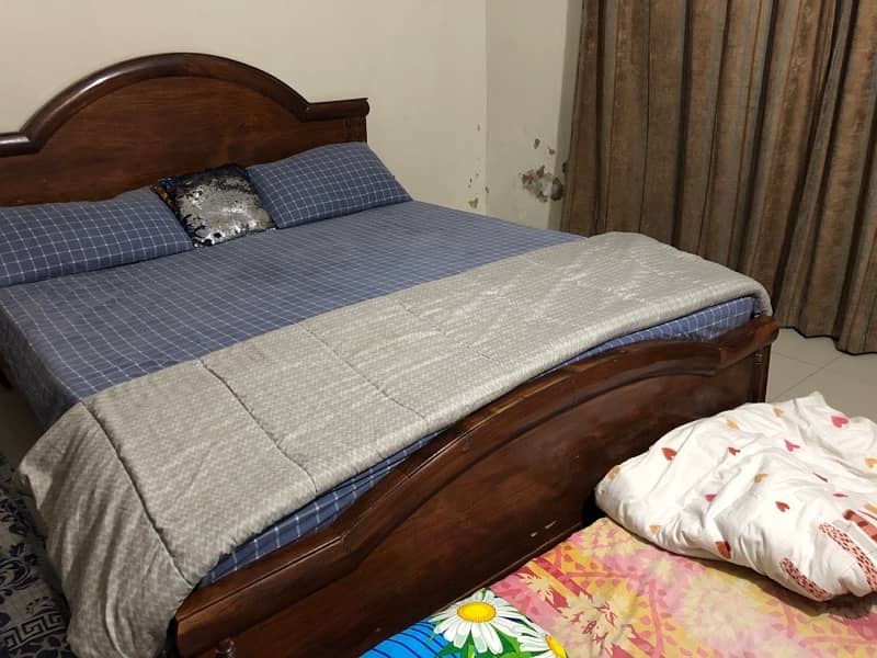 King size wooden bed 2