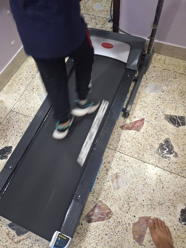 American fitness treadmill 100 kgs waight 1