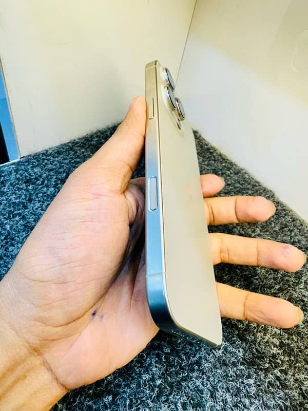 Iphone 16 Pro Max LLA 256 GB 5