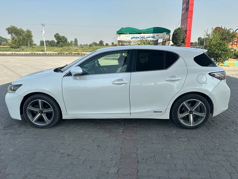 Lexus CT200h 2011 8